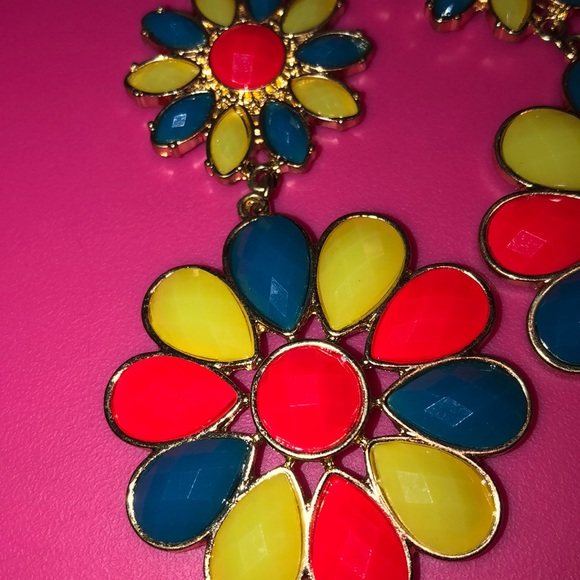 2 EARRING BUNDLE - Picture 3 of 7